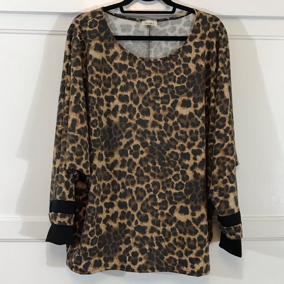 Leopard Print Boxy Top - Picture 4 of 5